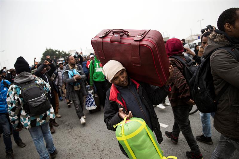 Muchos de los migrantes se niegan a ir a los albergues habilitados en el país, por temor a ser deportados y no poder llegar a RU.