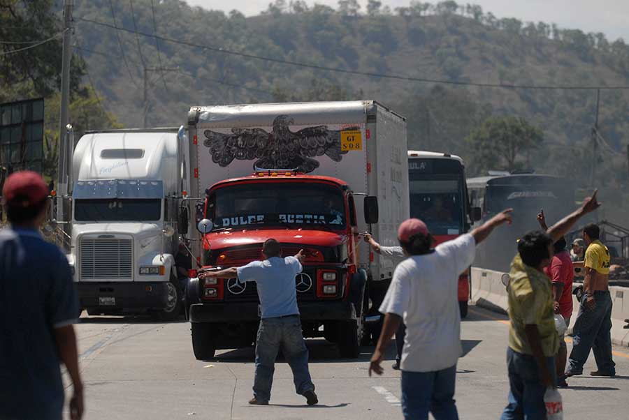 Paro nacional de transportistas de carga pesada en Guatemala.