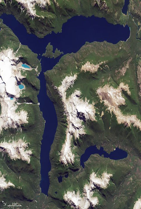 América Latina también está presente en el alfabeto: la “r” es una imagen de un lago argentino, Lago Menéndez, capturada por el Landsat 8.
