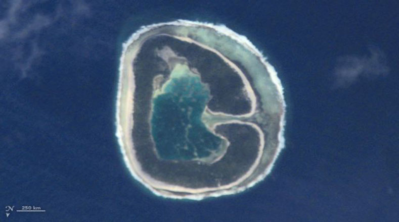 Otra imagen desde la Estación Espacial Internacional sirve para la “g”: se trata de Pinaki, un atolón del archipiélago Tuamotu, en la Polinesia Francesa.