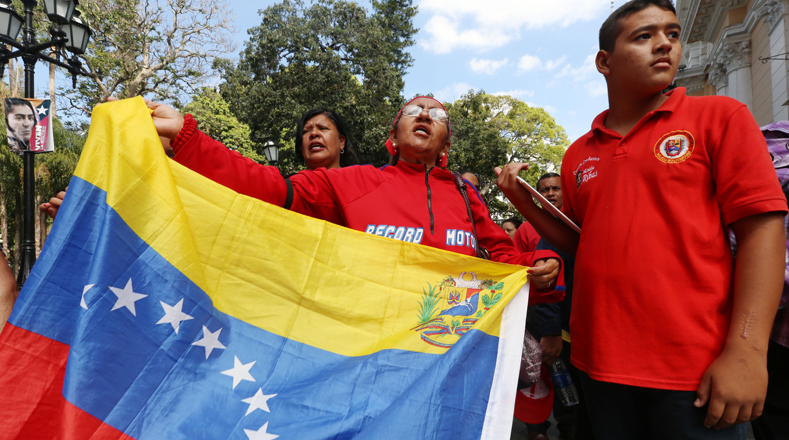 Pueblo caraqueño acompañó al presidente Nicolás Maduro desde las afueras de la Asamblea Nacional.