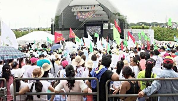 Desde tempranas horas de este sábado, miles de ciudadanos esperaban en el Parque Samanes la llegada del presidente Rafael Correa para celebrar los nueve años de logros.