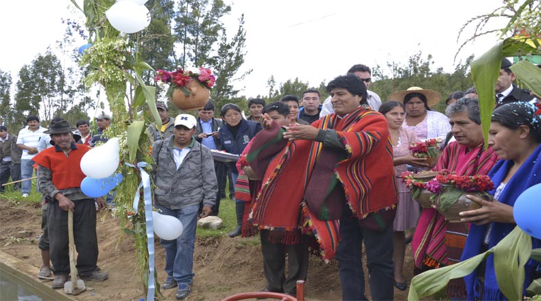 Desde sus inicios hasta el día de hoy, el Gobierno de Morales ha entregado un millón 400 mil títulos de tierras a los campesinos e indígenas de Bolivia. 