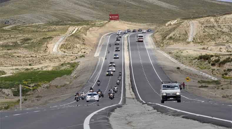 La construcción de autopistas, como la que conduce de La Paz a Oruro, ha sido una de las más importantes, con una extensión de 203 kilómetros. Recientemente el Gobierno de Morales anunció que serán invertidos más de 1500 millones de dólares para continuar la construcción de vías y aeropuertos.