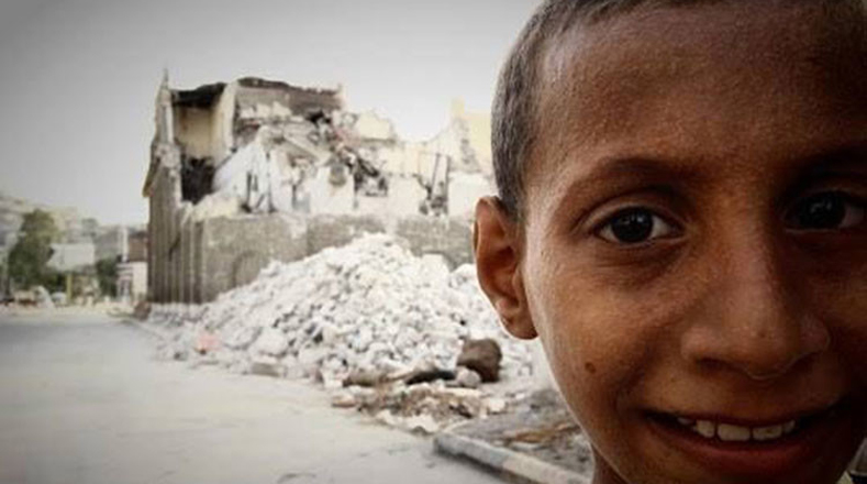 Otro de los amiguitos de Abdullah contó: "yo vendía dulces en esta calle para mantenerme e ir a la escuela después de que mi padre falleció. Hoy me fui, y lo que vi es impactante. Ruinas, ruinas, ruinas, nada más que ruinas. No hay escuela, ni amigos, ni los niños” relató Abdulhakeem de 12 años. 