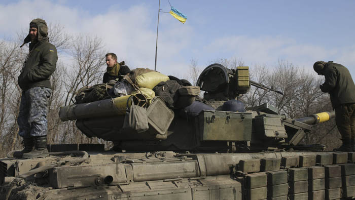 Efectivos militares de Ucrania mantienen el control fronterizo entre Kiev y Moscú