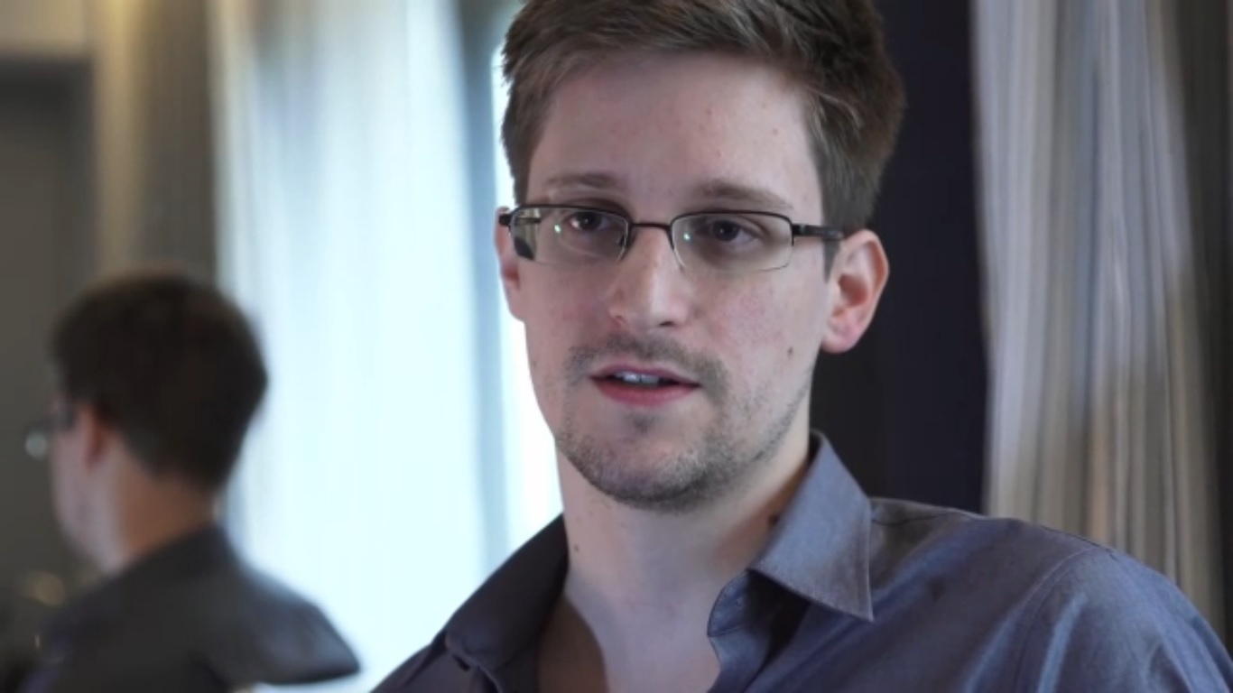 El exagente de la CIA, Edward Snowden dio a conocer el programa PRISM, utilizado por la NSA para espiar a ciudadanos fuera de Estados Unidos.