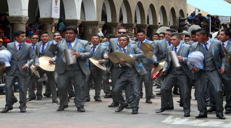 Evo Morales en su juventud fue parte de la Banda Pagador donde tocaba la trompeta.