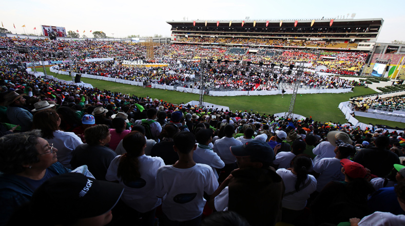  Miles asistieron al encuentro del papa Francisco con los jóvenes en el estadio José María Morelos y Pavón en Morelia.