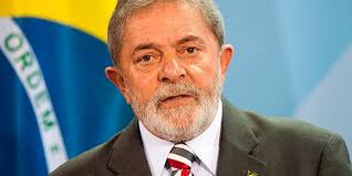 La plenaria a favor de Lula siguió pese a la actitud amenazante de los efectivos.