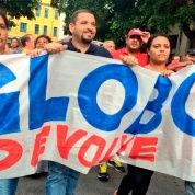 Simpatizantes de Dilma repudian ataque mediático de O Globo para debilitar al Gobierno. 
