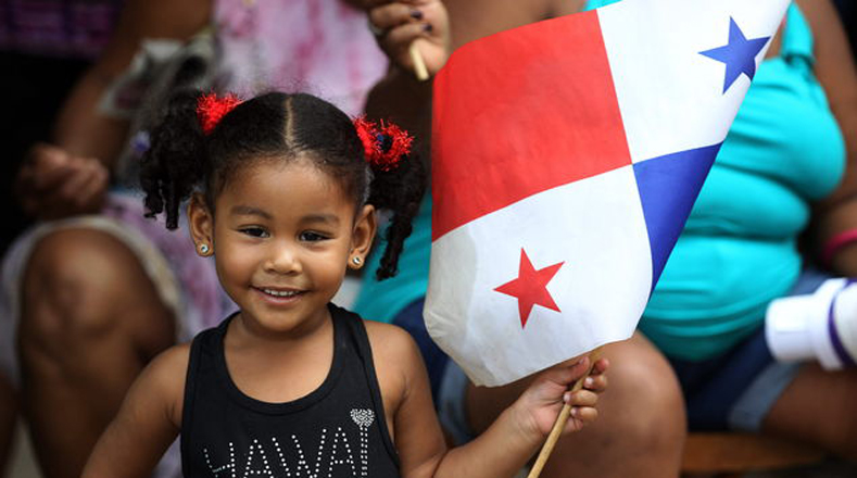  A Chile le sigue Panamá (25), un país donde fue tomado en cuenta el nivel de Producto Interno Bruto "que mientras más alto sea más feliz se es". 