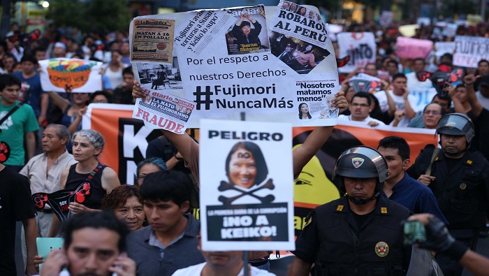 Miles de peruanos rechazan la candidatura de Keiko Fujimori a los comicios presidenciales del próximo 10 de abril en Perú.