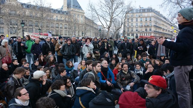 Pese a la dispersión de la policía, la ciudadanía francesa volvió a organizarse.