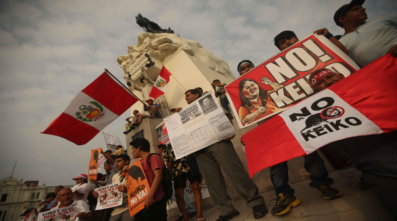 Los denunciantes se expresaron en la red social Twitter, a través de las etiquetas #FujimoriNucaMás y #NoAKeiko.