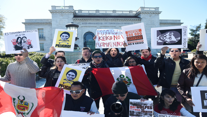 A 24 años del autogolpe manifiestan contra Keiko Fujimori en Perú y EE.UU.