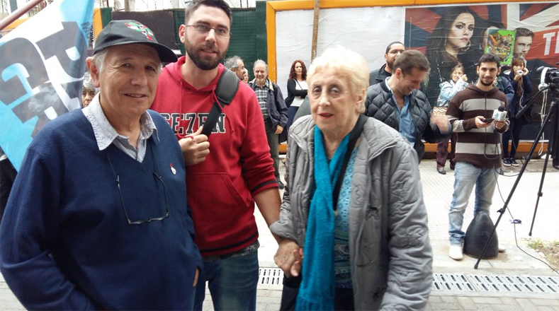 Stella Calloni y Carlos Aznarez en acto de solidaridad  con Telesur, escribió Atilio Borón en su Twitter.