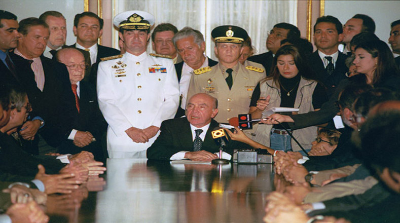 Pedro Carmona Estanga, ofrece declaraciones a la prensa, luego de autoproclamarse presidente de Venezuela. 