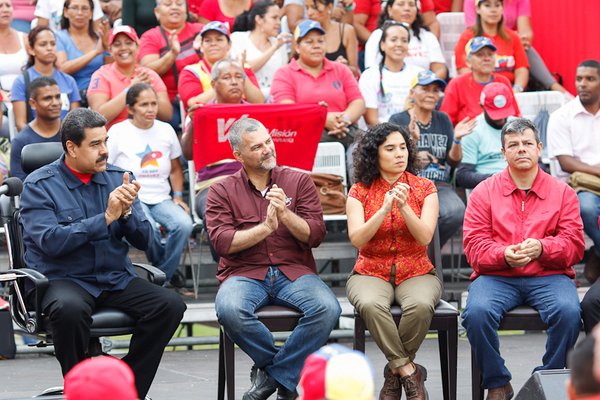 El presidente Nicolás Maduro en el encuentro con el pueblo pidió no bajar la guardia hasta vencer a la ley estafa de la oligarquía.