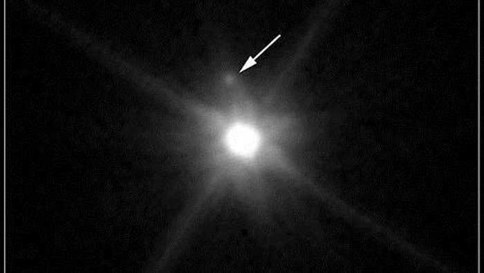 Tiene 161 kilómetros de diámetro, se encuentra mucho más allá de Plutón y el ya veterano telescopio espacial 'Hubble' la acaba de descubrir.