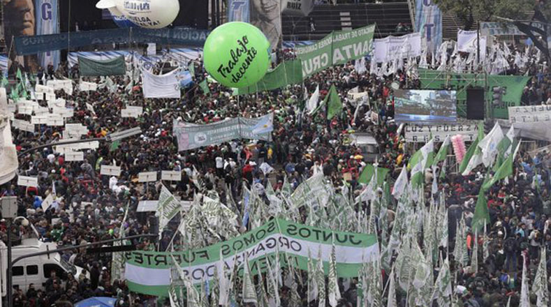 Los argentinos no están dispuestos a entregrar sus derechos sociales y laborales.