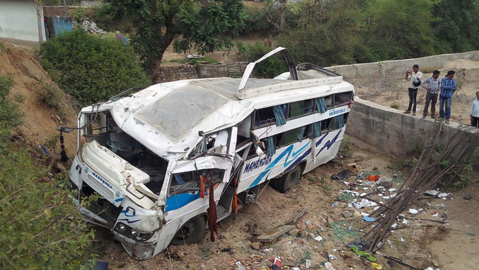 Los accidentes fatales de autobús son recurrentes en la India.