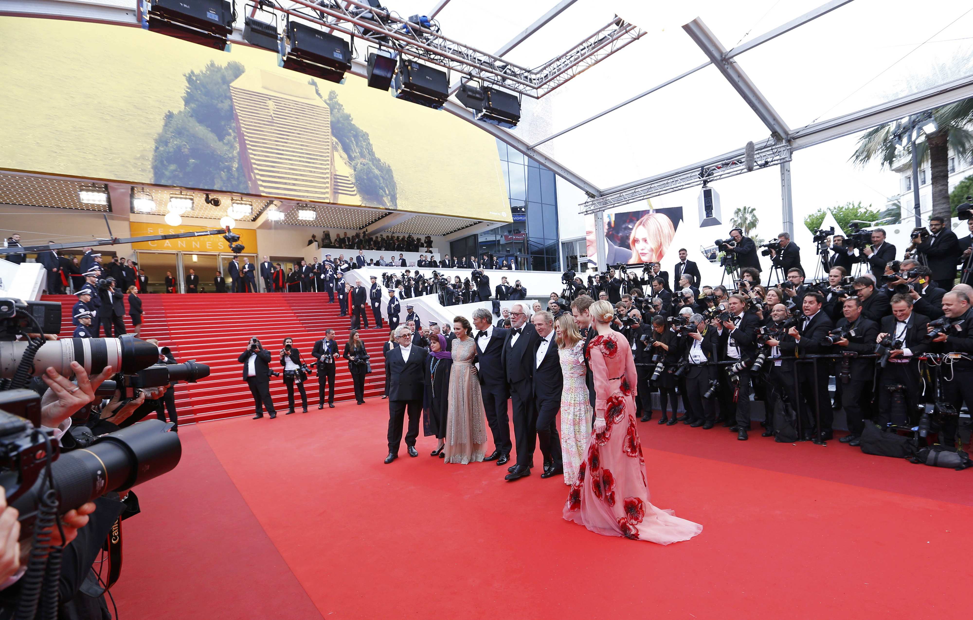 El Festival de Cannes desplegó la alfombra el miércoles en esa ciudad parisina.