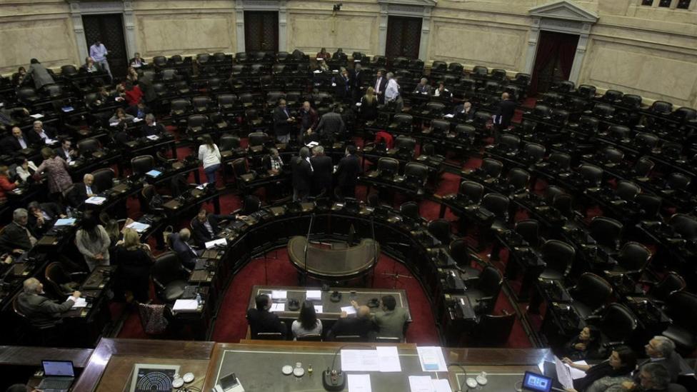 El debate del proyecto de ley que intenta frenar los despidos masivos en Argentina será pospuesto para la semana que viene.