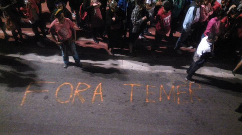 Manifestantes escribieron en las calles "Fuera Temer".