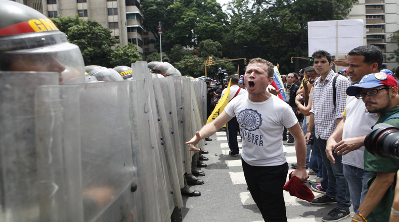 Marcha opositora en Venezuela culmina en violencia