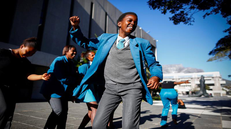 En el Centro teatral Artscape en Ciudad del Cabo, Sudáfrica, los jóvenes se unieron a la jornada de celebración para resaltar la identidad del continente.