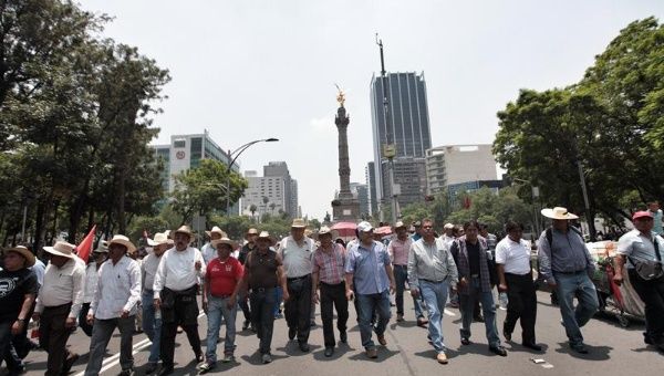 La CNTE envió un mensaje a Peña Nieto y Nuño en 22 lenguas indígenas diciendo que no le temen al despido por participar en las movilizaciones.