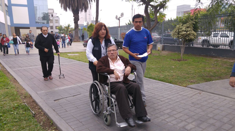 Las autoridades electorales peruanas ofrecieron durante la jornada electoral asistencia técnica a personas con discapacidad y de tercera edad.