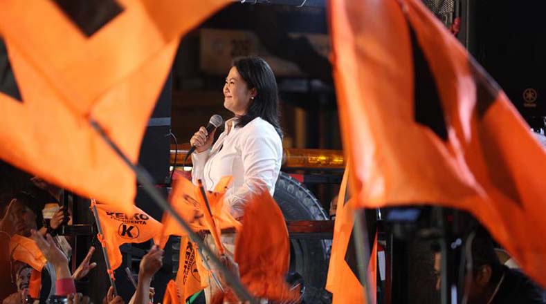Keiko Fujimori se dirigió a sus seguidores antes de conocerse el primer boletín oficial.