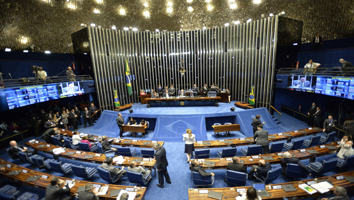 La comisión del Senado descartó abreviar el proceso del juicio político como sugirió el partido opositor PMDB.