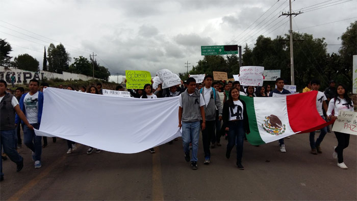 Las protestas continúan en Oaxaca contra la reforma educativa y la represión policial.