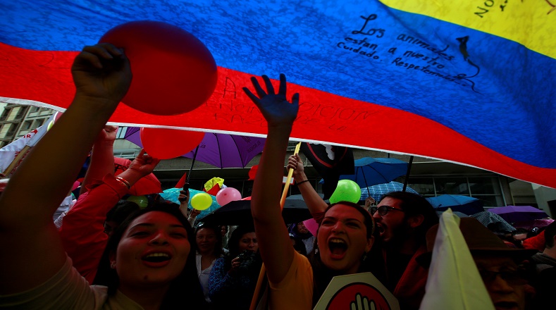 Este compromiso marca el inicio de la vida política de las FARC-EP en Colombia. 