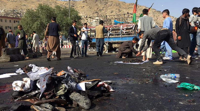 Cientos de personas se estaban concentrando en la plaza Demazang, cerca de la Universidad de Kabul, a varios kilómetros de la sede del Gobierno.