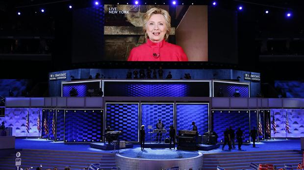 Hillary Clinton se dirigió a los presentes en la convención demócrata.