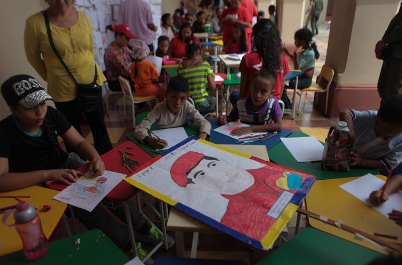 Los niños también celebraron el nacimiento del eterno comandante Chávez.
