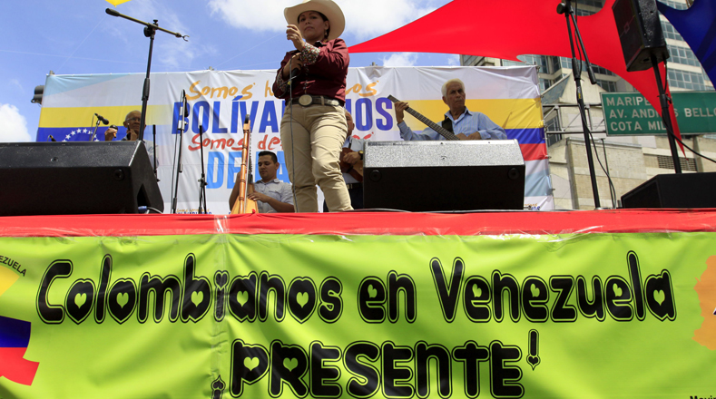 Colombianos residentes en Venezuela marcharon en apoyo al Gobierno de Maduro