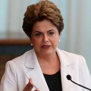 Unos 61 senadores aprobaron la destitución de su cargo de la presidenta Dilma Rousseff y consumaron así el golpe parlamentario contra la mandataria constitucional de ese país. Con 61 senadores a favor, y 20 en contra, de 81 en total, la destitución de Roussef.