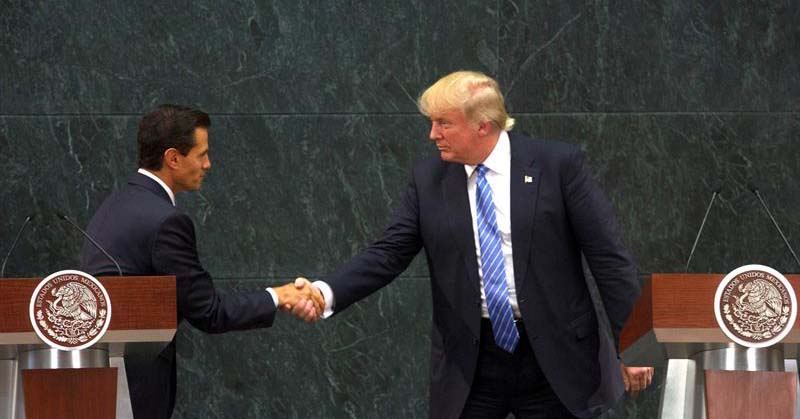 Peña Nieto informó que invitó por carta a Trump y a la candidata demócrata Hillary Clinton a visitar México.