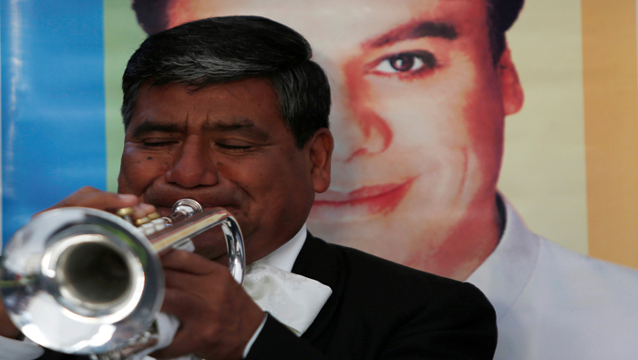 Los restos del mayor representante de la música mexicana regresan a su tierra natal para ser homenajeados en una ceremonia en el Palacio de Bellas Artes.