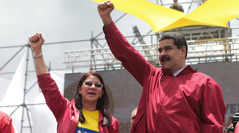 El presidente Nicolás Maduro asistió al acto con la primera combatiente Cilia Flores.