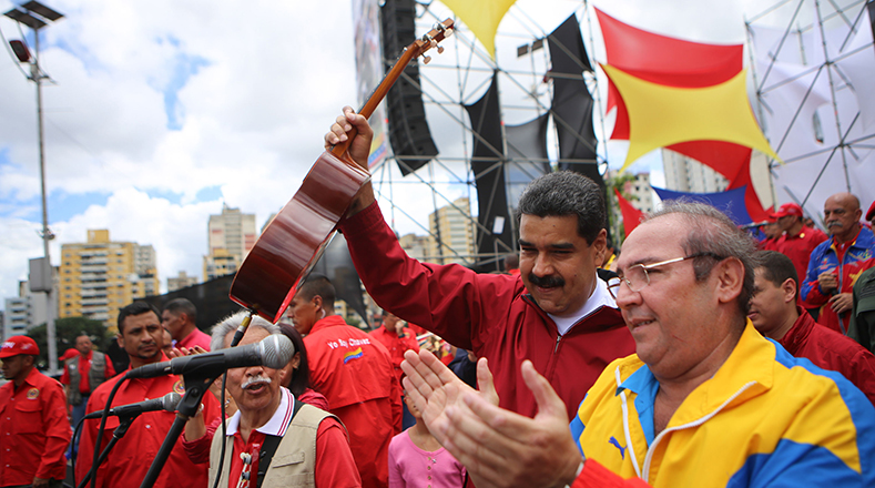 La música llanera típica de la región suramericana de se dejó sentir en el escenario de la Avenida Bolívar.