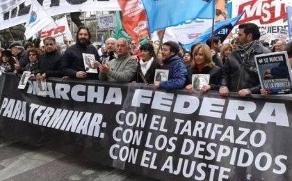 Los trabajadores argentinos reclaman el cese de las medidas aplicadas por el gobierno de Macri.