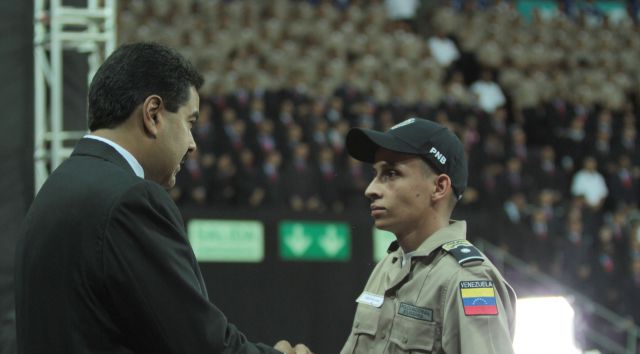 En un encuentro con nuevos funcionarios del Estado, Maduro pidió que el Sistema Policial de Venezuela sea eminentemente preventivo y popular.