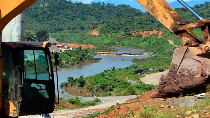 Indígenas señalan que la hidroeléctrica contamina las aguas del río Tabasará.