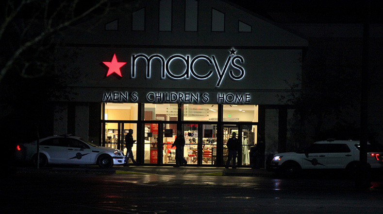 El atacante entró caminando a un local de las tiendas Macy